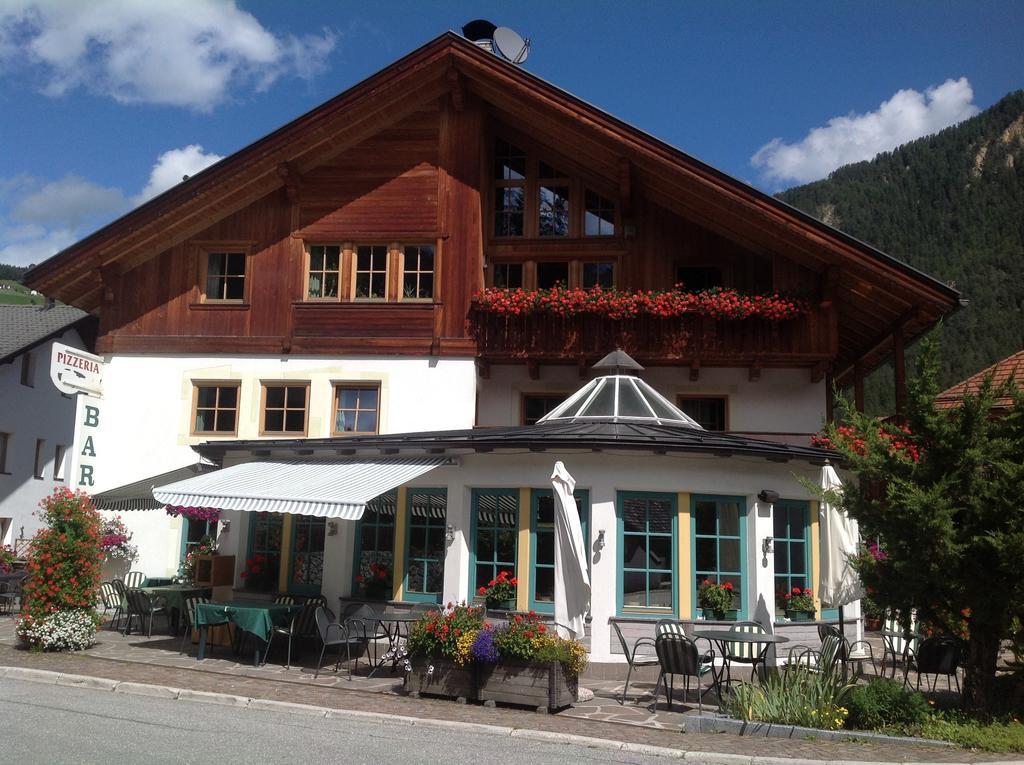 Garni Pineta Hotel San Martino in Badia Bagian luar foto